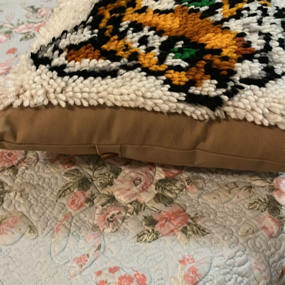 Tiger Design Throw Pillow - Picture 4 of 4